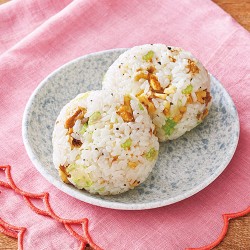 セロリとアンチョビのパリおにぎり