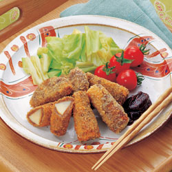たけのこの牛肉巻きフライ、春キャベツ添え
