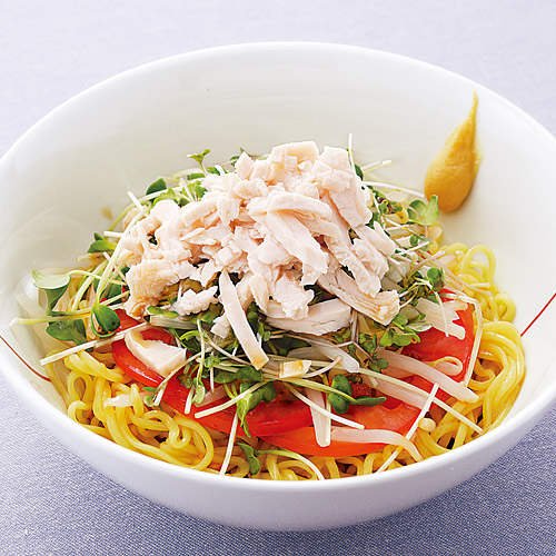 蒸し鶏・トマトとスプラウトの冷麺