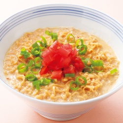 担担風味のトマトラーメン