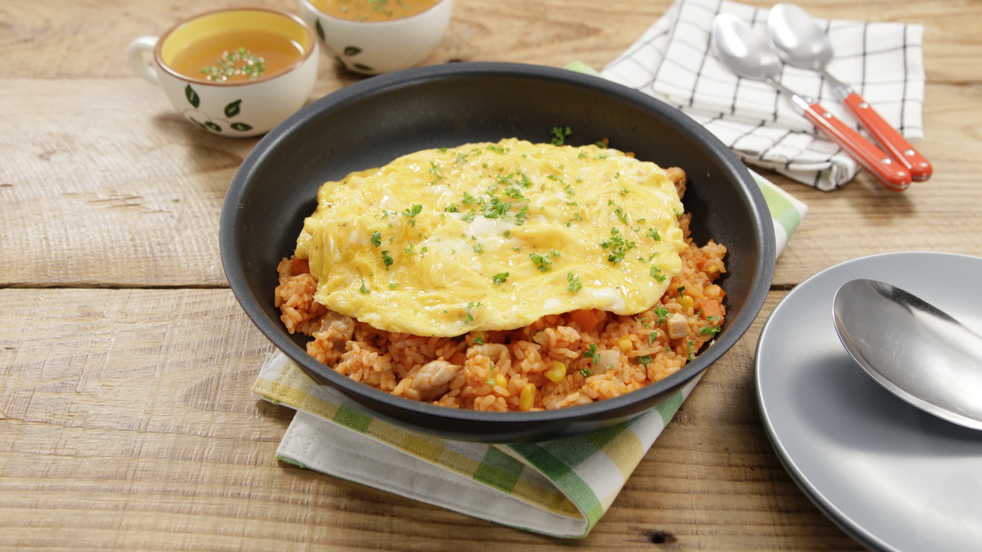 料理初心者でもパッと作れる！ワンパンオムライス