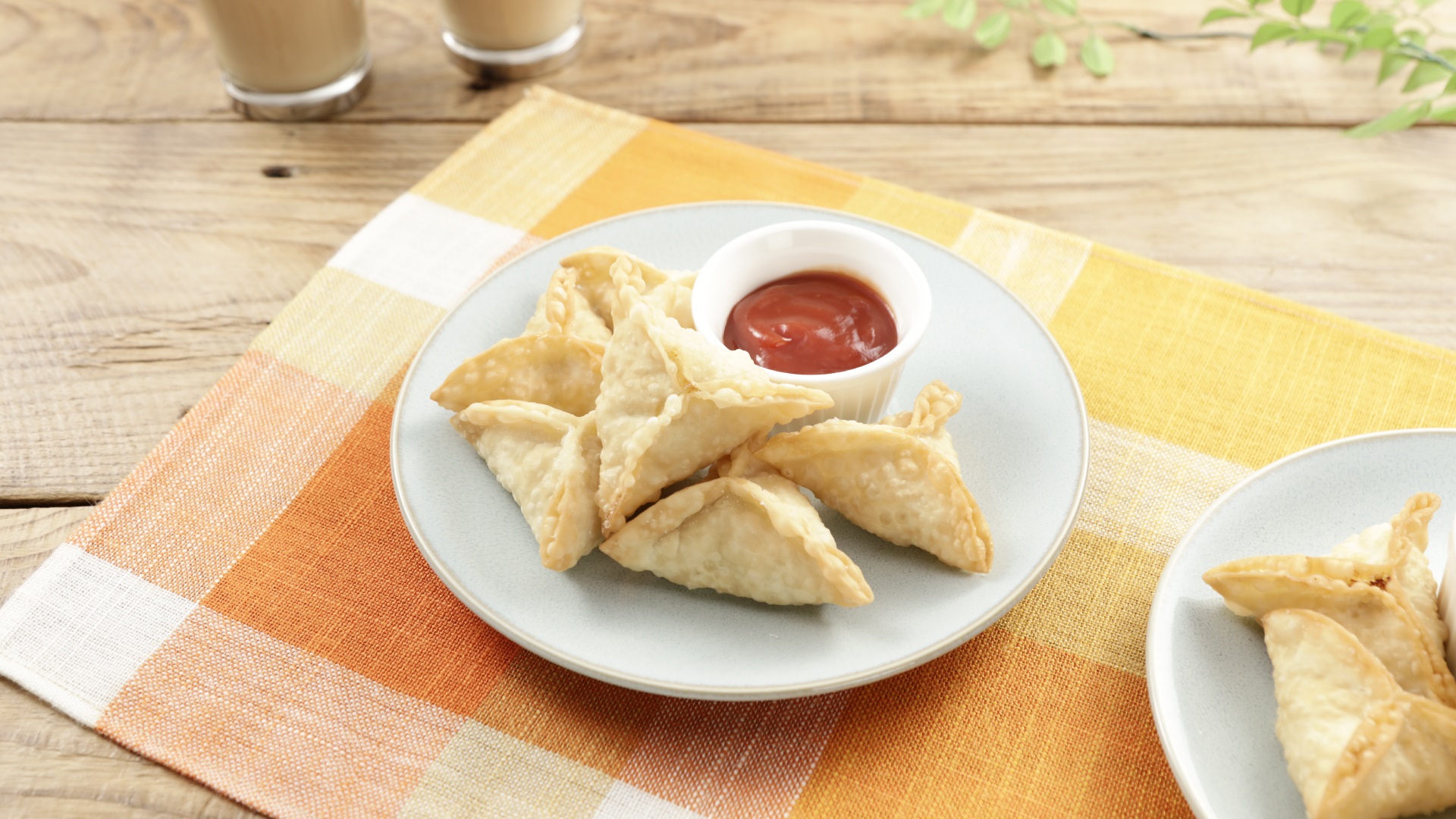 餃子の皮でカレーサモサ