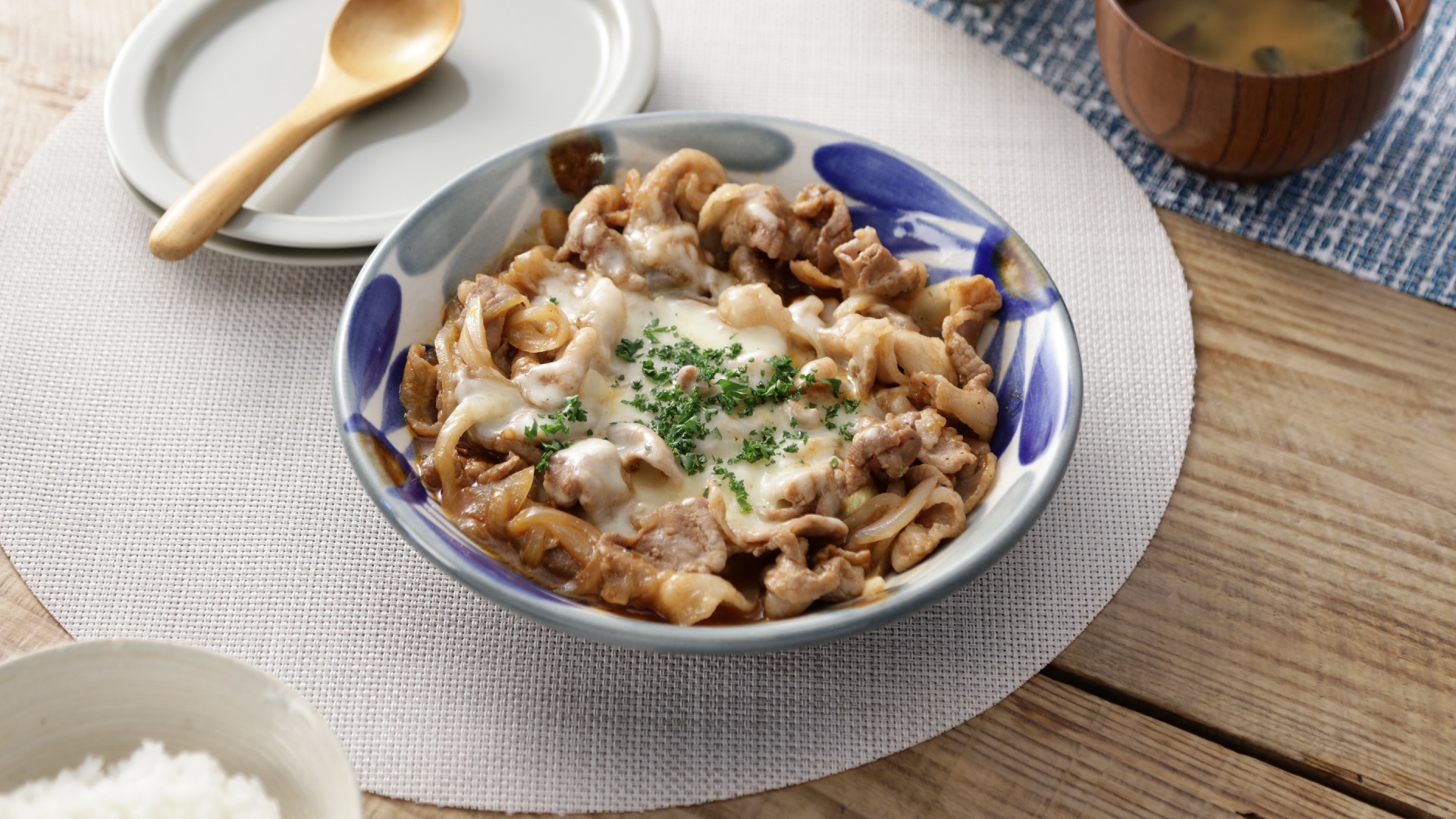 簡単！豚肉と玉ねぎのチーズケチャップ炒め