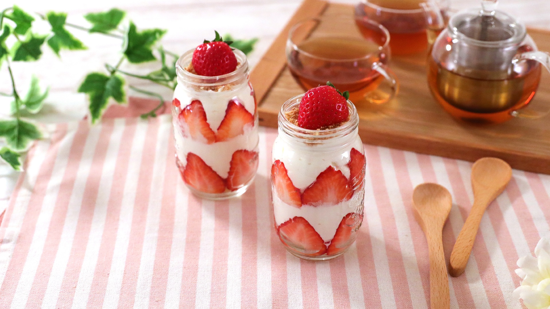 おうちでカフェ気分♪いちごのボトルケーキ