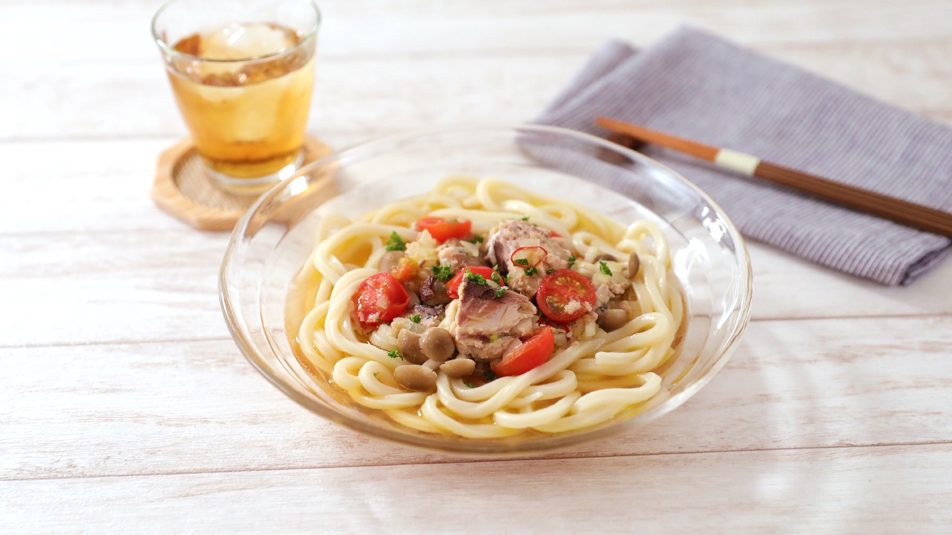 レンジで簡単！鯖缶とトマトのアヒージョ風冷やしうどん