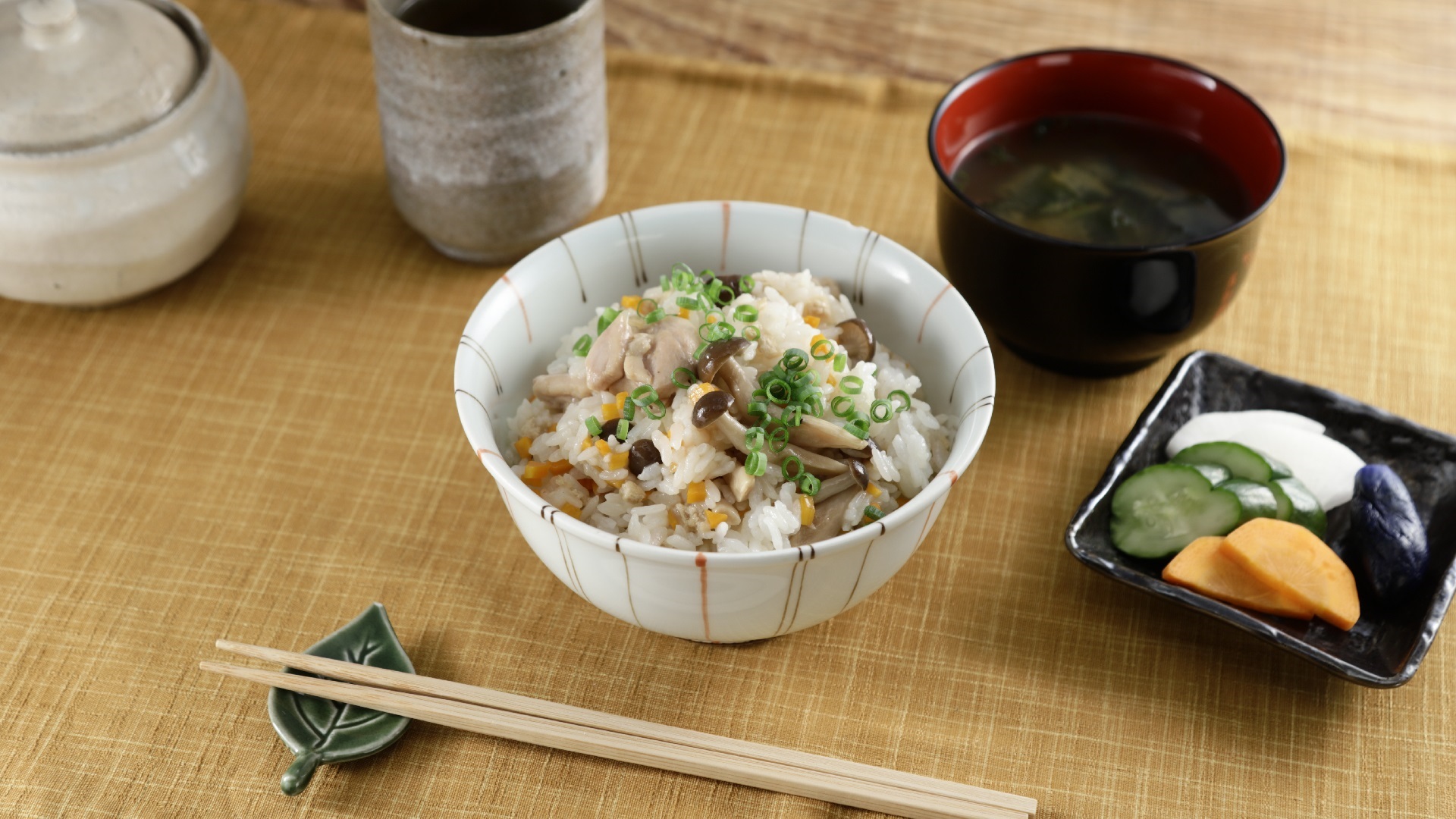 レンジで簡単！鶏肉としめじの混ぜご飯