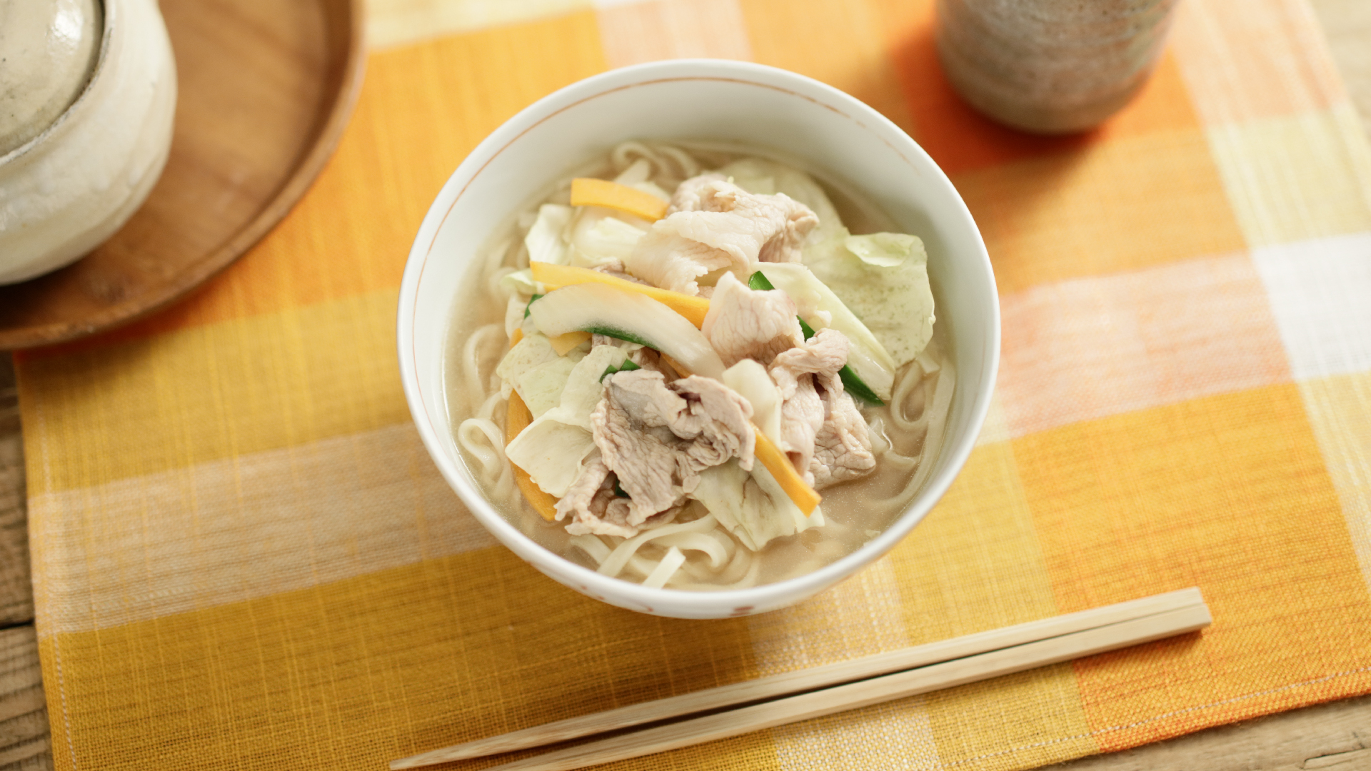 レンジ調理で包丁いらず！ピリ辛うどん