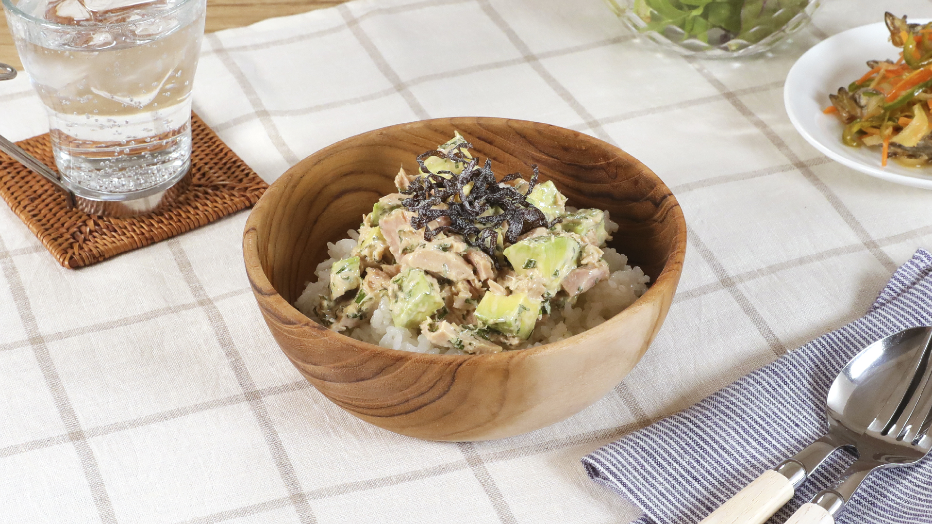 朝食にピッタリ！アボカドツナ丼