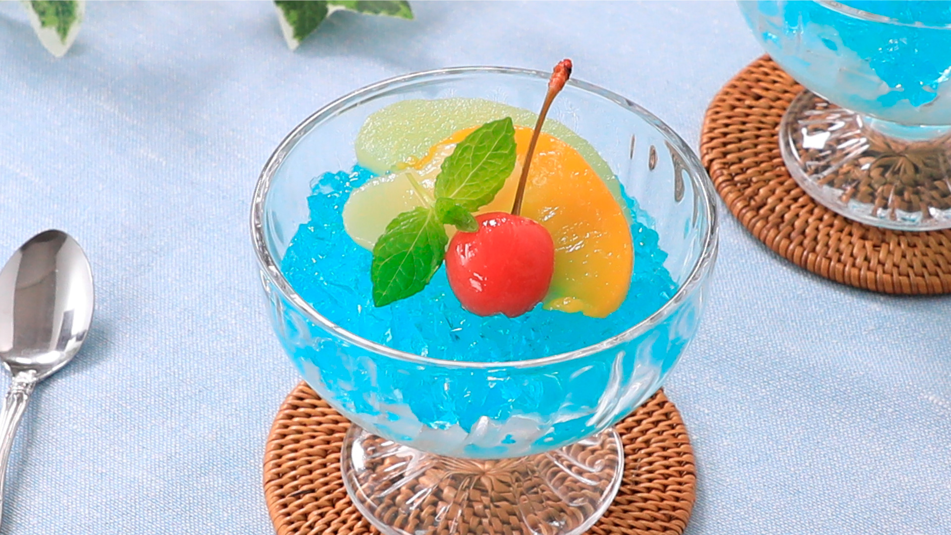 夏にぴったり！キラキラフルーツゼリー