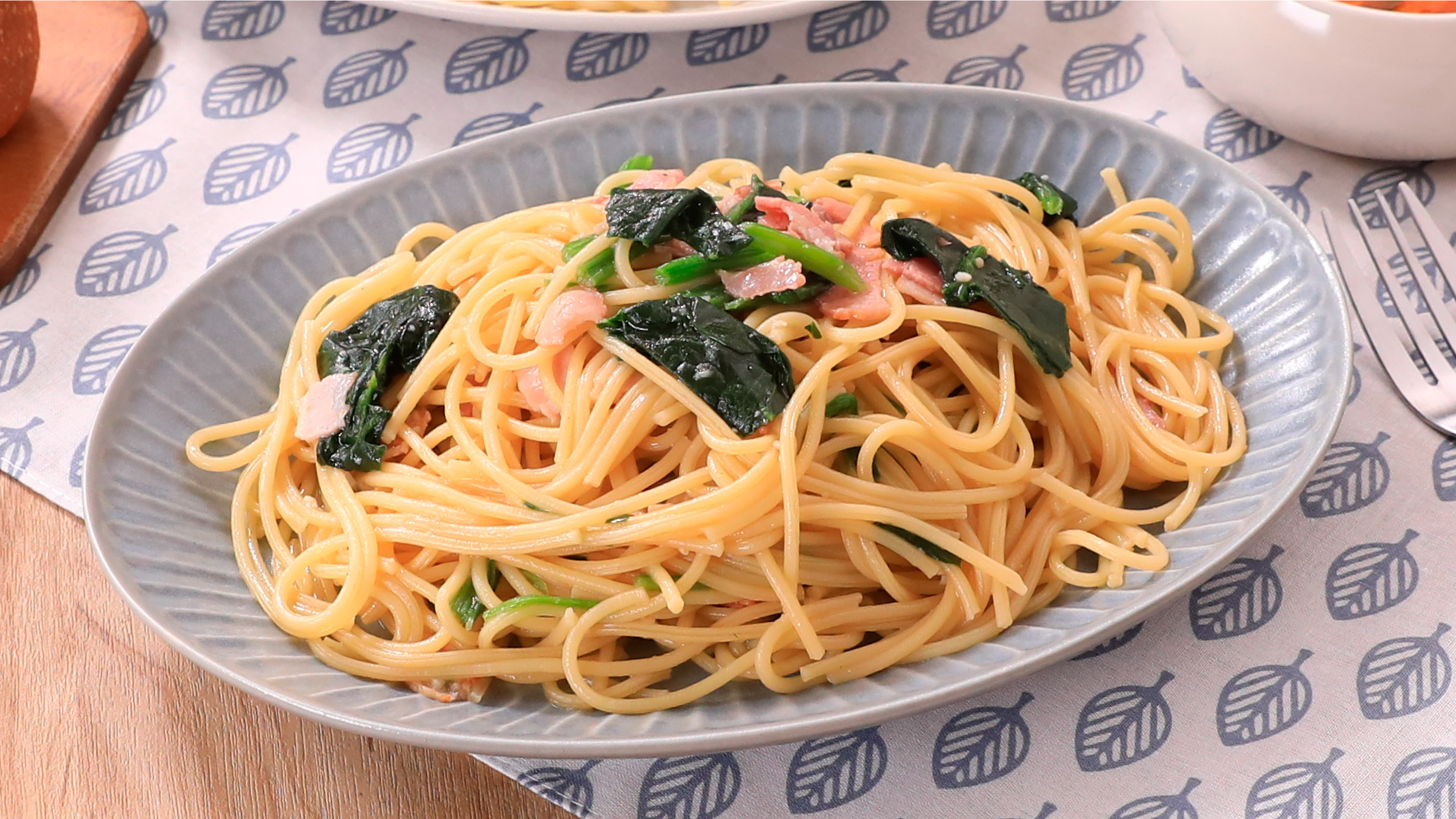 包丁いらず！ベーコンとほうれん草のパスタ