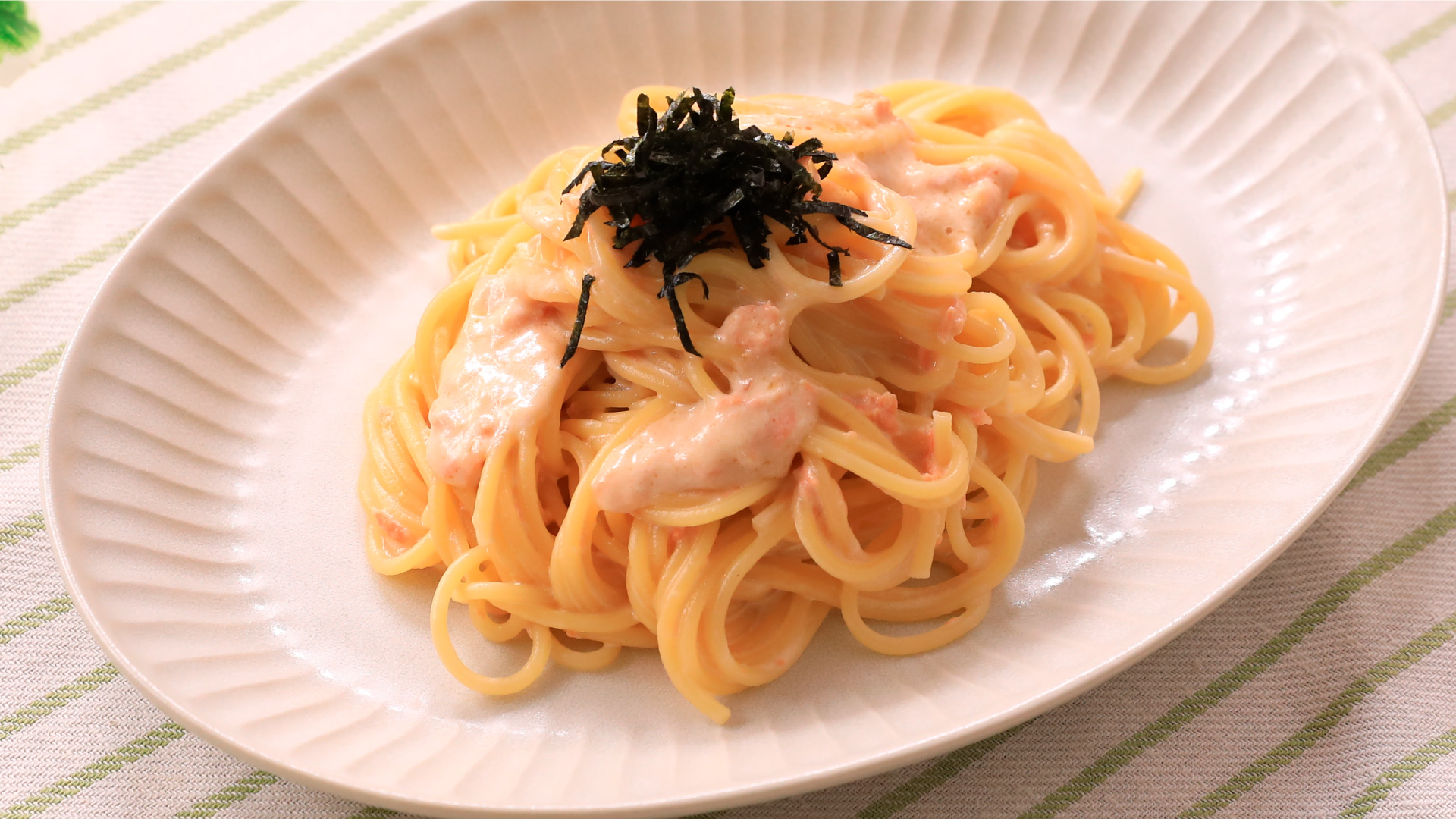 鮭フレークで作る！クリームパスタ