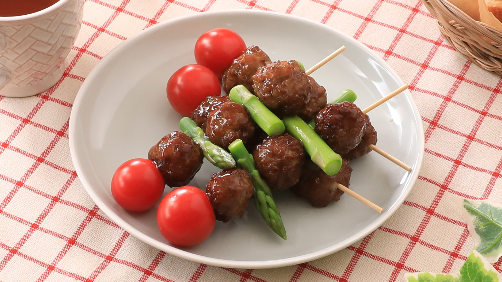 ワンハンドで食べられる！ミートボールスティック