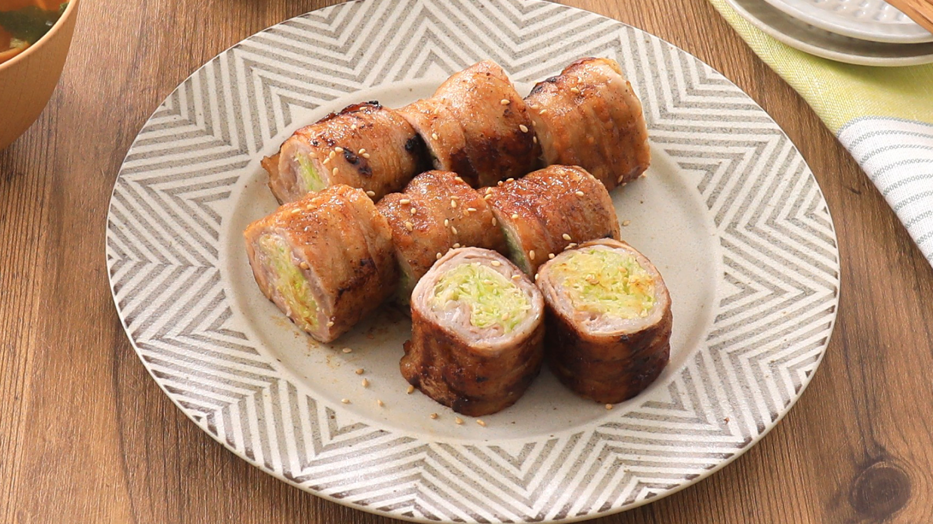 市販の千切りキャベツを使って！キャベツの肉巻き