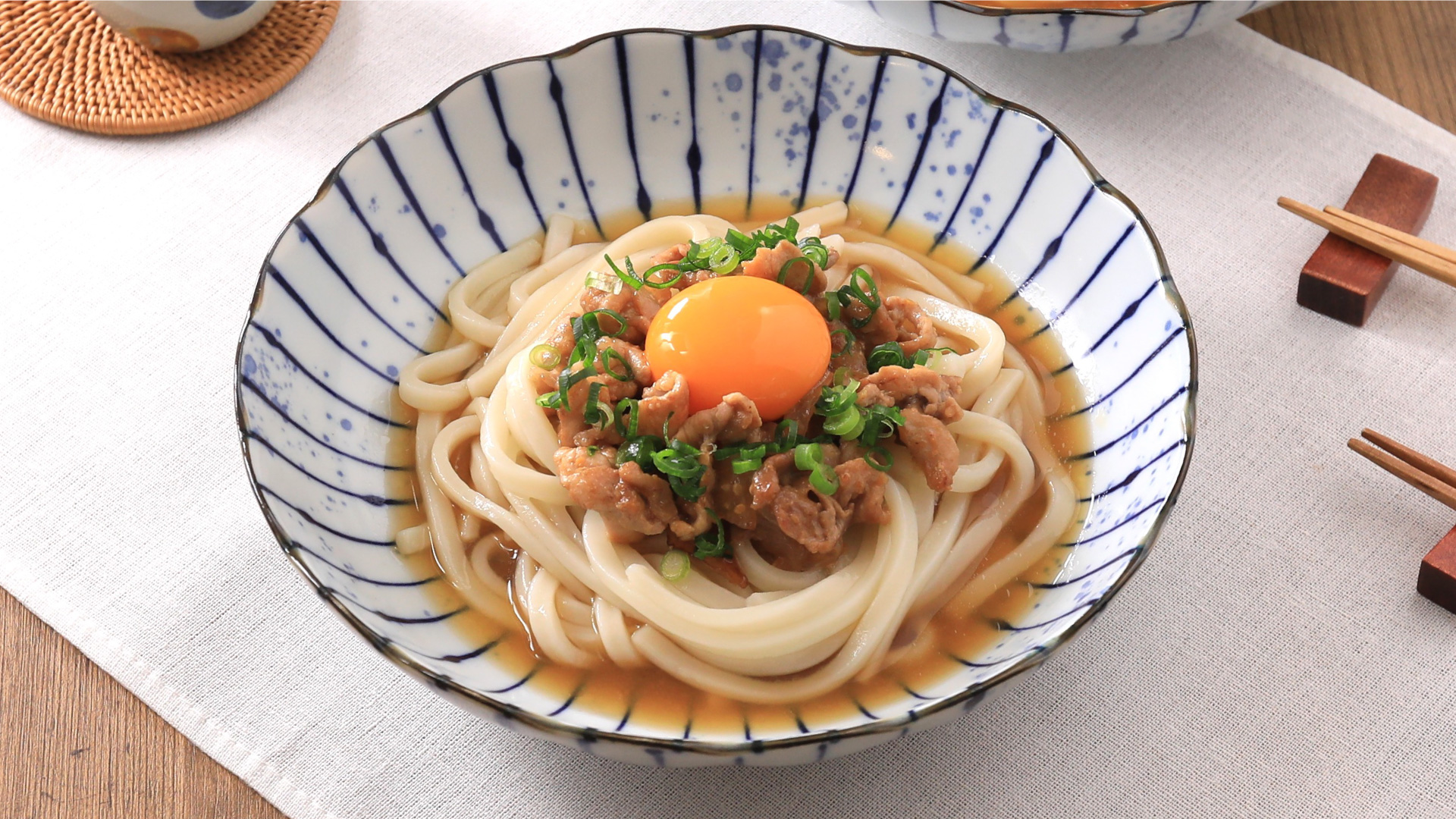 味噌のコクでクセになる！スタミナぶっかけうどん